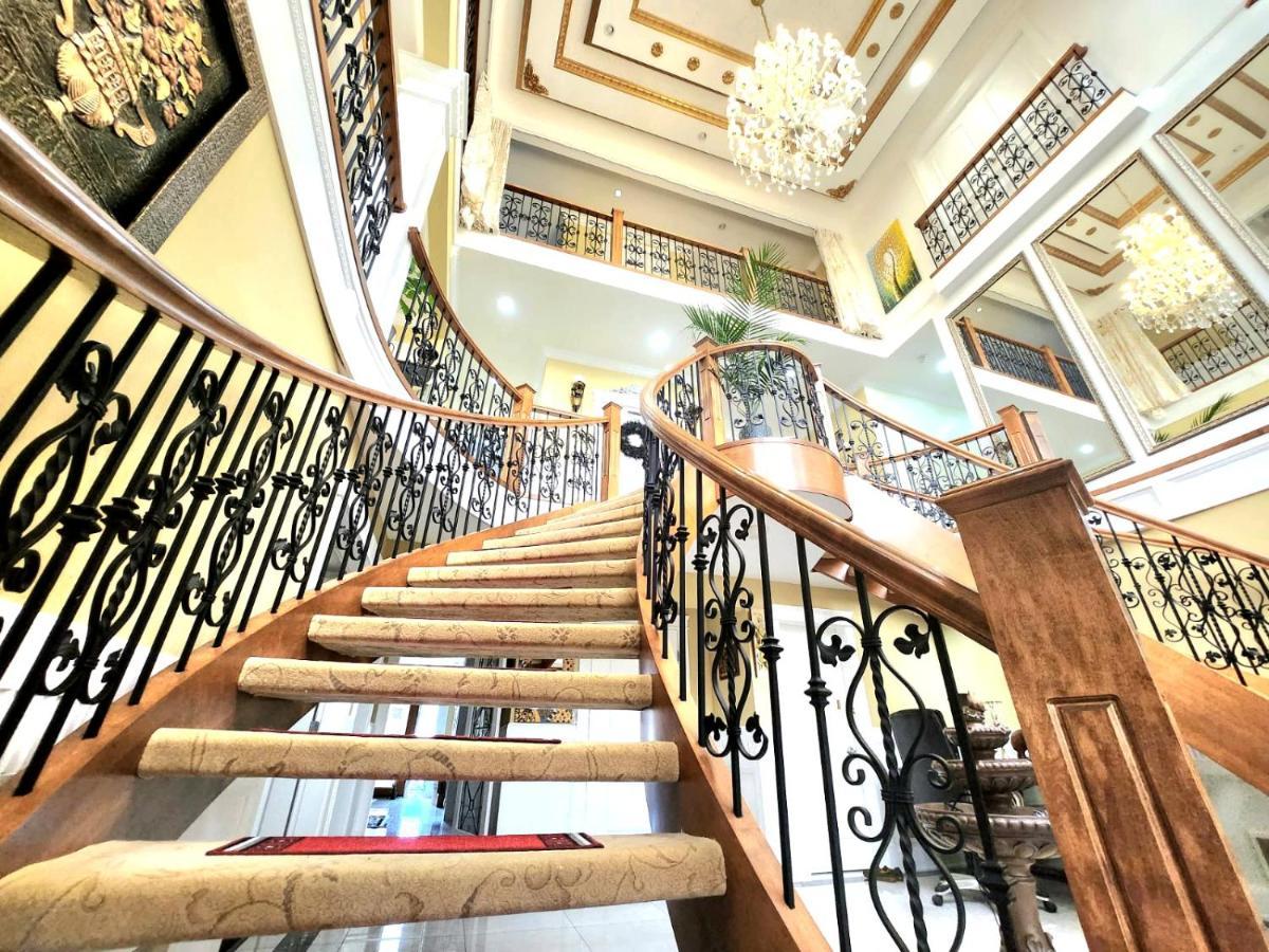 Empire Palace Hotel Surrey Exterior photo